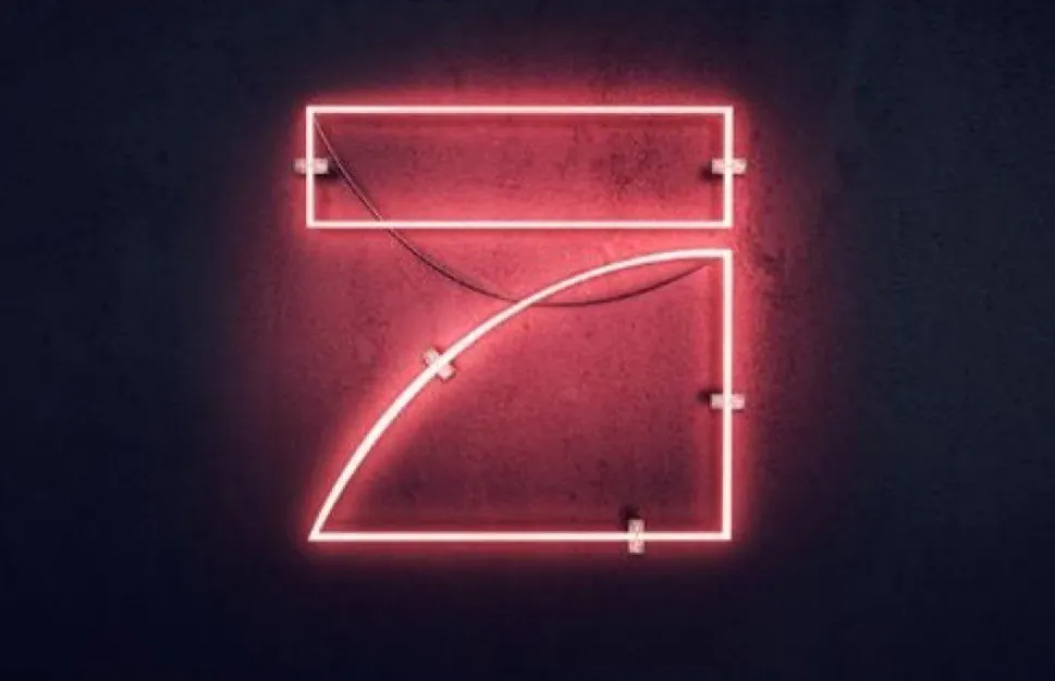 Leuchtendes ProSieben-Logo als pinke Neon-Installation auf dunklem Hintergrund