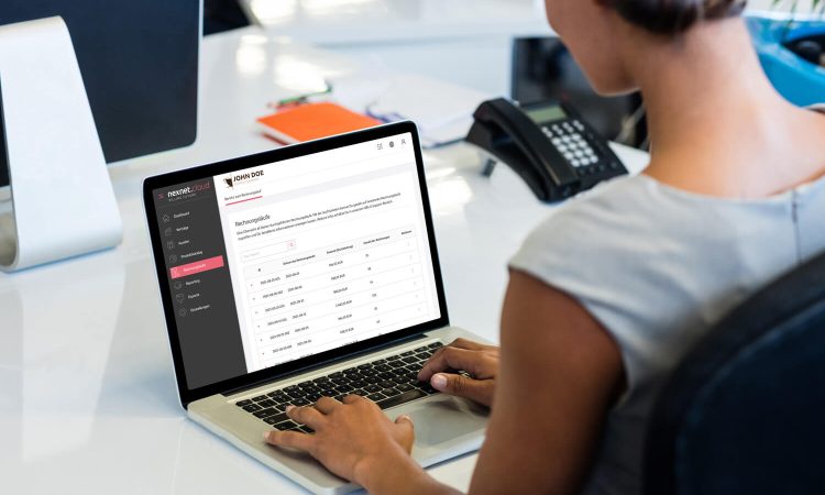 Subscription Economy succeeds with Subscription Billing from nexnet. The picture shows a woman working on her laptop. The nexnet cloud program can be seen on the screen.