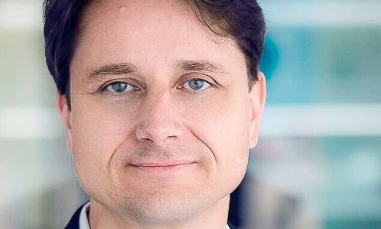 Portrait of Lars Heucke, Managing Director of nexnet.